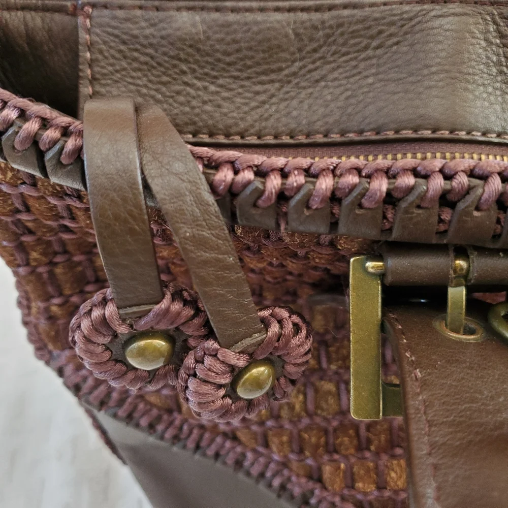 ISABELLA FIORE Leather Woven Large Shoulder Bag Handbag Brown